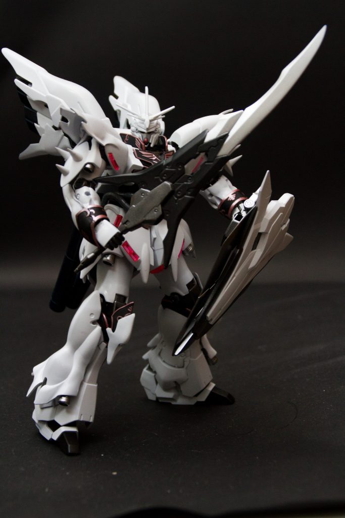 フォルモーントフォーム
モーントシュヴェールトを剣とシールドに分離した「満月」の形態。
攻防のバランスの取れた武装形態。