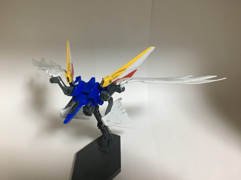 ヘリオスブースター、正面。太陽光発電機構を搭載した推進装置。6枚の羽は太陽光発電機構であると同時に高出力のスラスターとなっている。