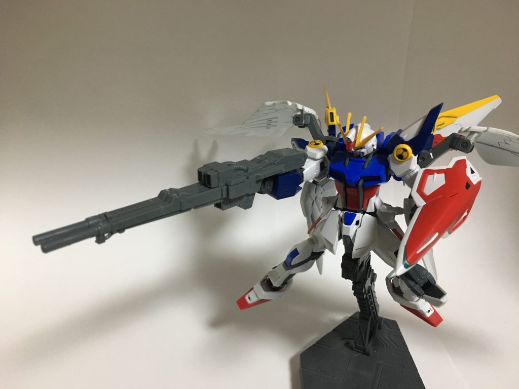 ツインバスターライフル。通常のバスターライフルの2倍以上の破壊力を持つ。また、連射も可能で、左右2本のライフルとして使用できるのも特長。