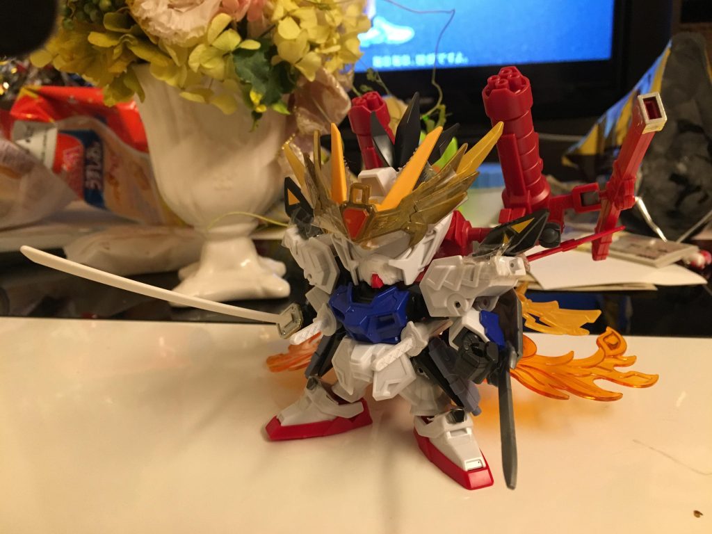 塗装前です。
切った貼ったのミキシングです。
腰の二刀流は合体分離の取り回しがあるのでバックパックと鞘にネオジム磁石仕込んで簡単に着脱できるようにしています。

ご覧頂きありがとうございました^ ^