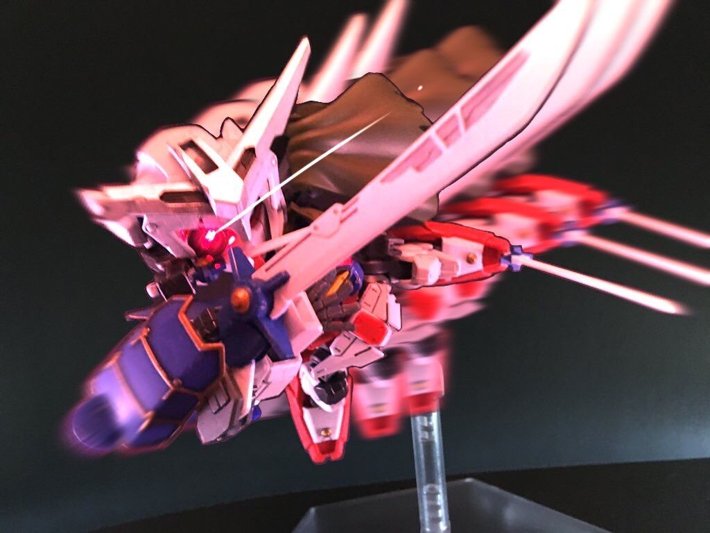 秘伝忍法『闘嵐斬無(トランザム)』
体内を巡るGNチャクラを開放する祖烈断流忍軍の奥義。
分身を纏い、一時的に忍術とスピードを3倍に引き上げる。
永躯疾亜の闘嵐斬無にはさらなる境地がある──。