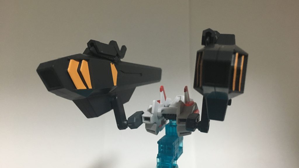 アメイジングユニバースブースター。背面。推進装置と追加装備が自重（じじゅう）となる都合上、操縦は難しい。