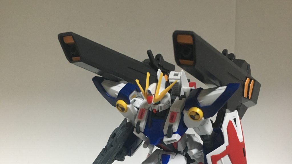 アメイジングキャノン。拠点攻略用としても充分な威力、射程距離を誇るビーム砲。スラスターを搭載する関係上、基本的に無反動だが、かなりの電力を消費するため、連射はできない。