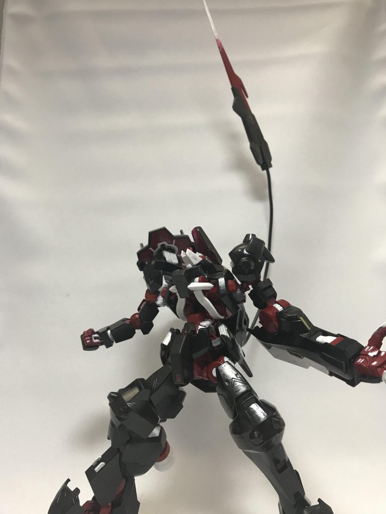 まあ、尻尾っぽも伸びるよってゆう一枚。
赤は肉、白は骨イメージで塗りました。半生物感を出したかった。
改めて見ると、艦これ時雨のようなカラーリング（笑）