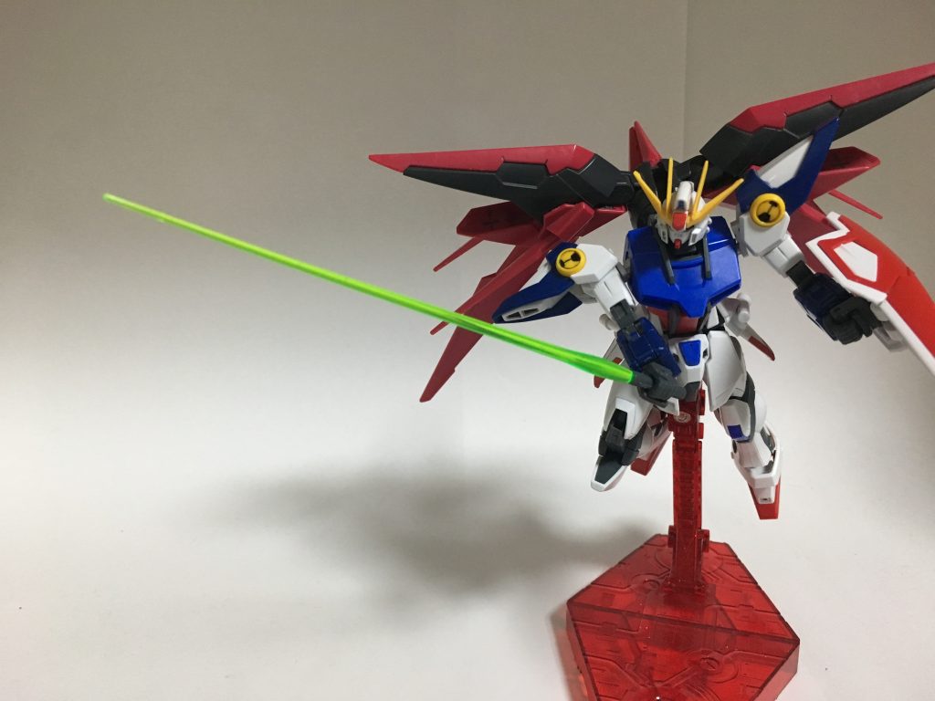 ビームサーベル。格闘戦用の武器。抜き放つとビームの刃が発生する。ストライクワイバーンガンダムは腰とシールド内部に合計3本のビームサーベルを装備している。