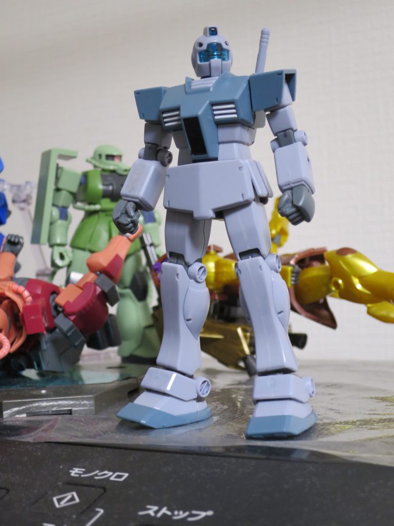 GMもなかなか。
ファースト世代のMSとなかなか合いますね。
サイズはMサイズ。
GMは、合わせ目消しと首の関節を延長させました。