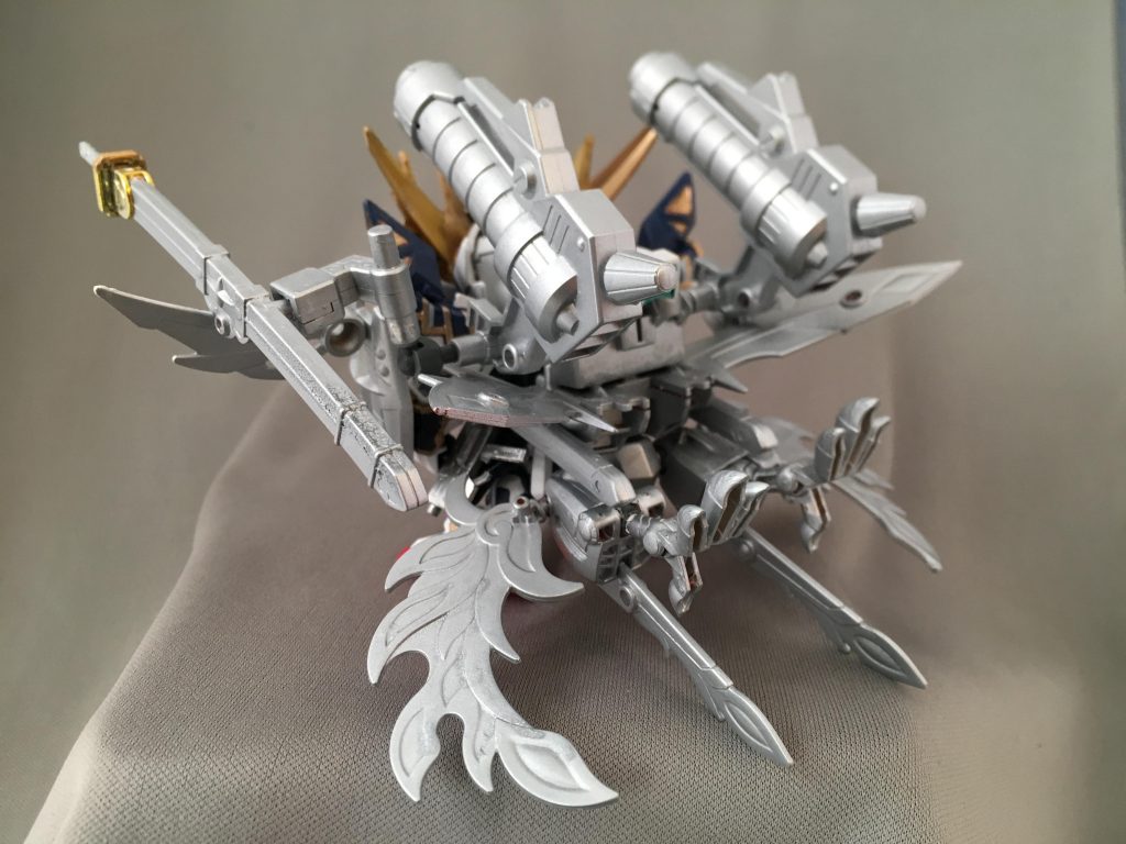 強化武装迦楼羅(エンハンスドガルーダ)
種徒雷駆のサポートメカ。「天来変幻！」の掛け声で銀の羽衣となり種徒雷駆と合体し強化武装形態となる。

大将軍の息子なので、武者飛駆鳥の鋼鉄迦楼羅と対比して銀色にしました。銀の盾とも同じ色だし。IWSPもグレー基調だったので。