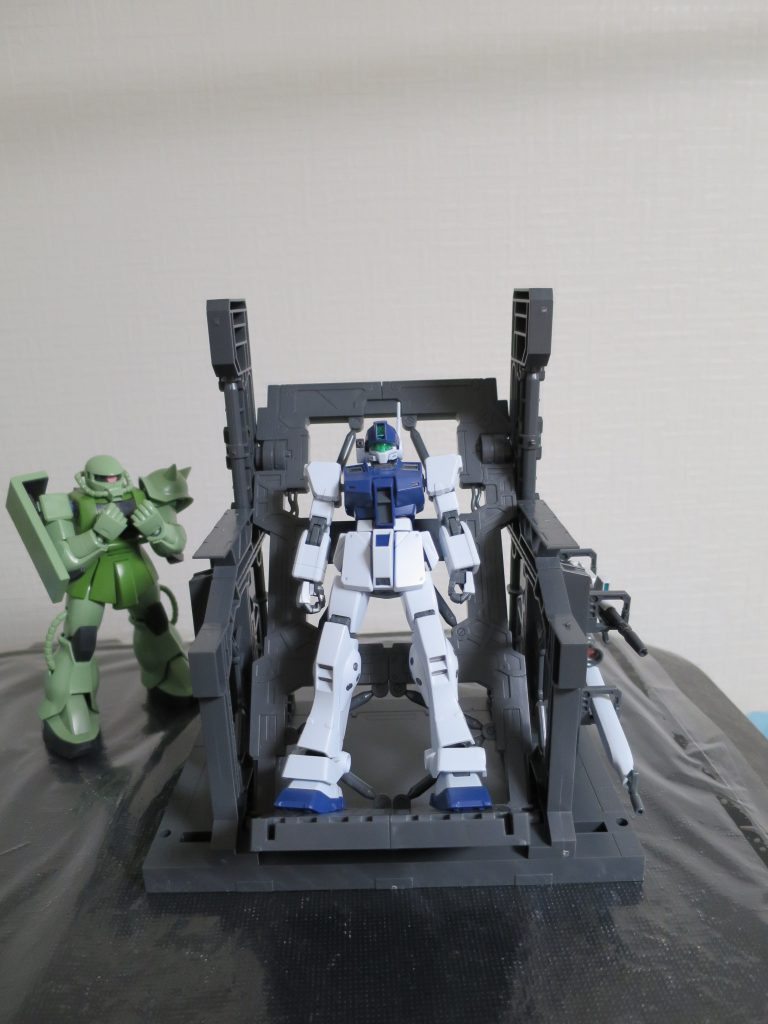 ベースの横幅を狭くすることも出来ます。