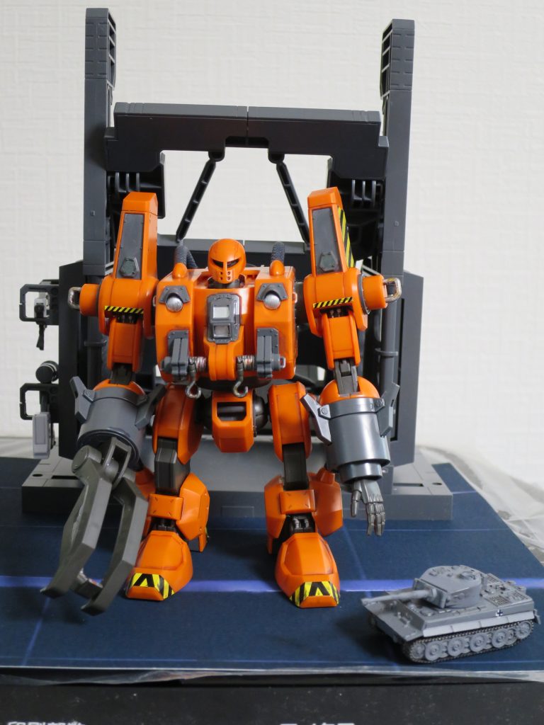 ほぼ同スケール(150分の一)の戦車と。