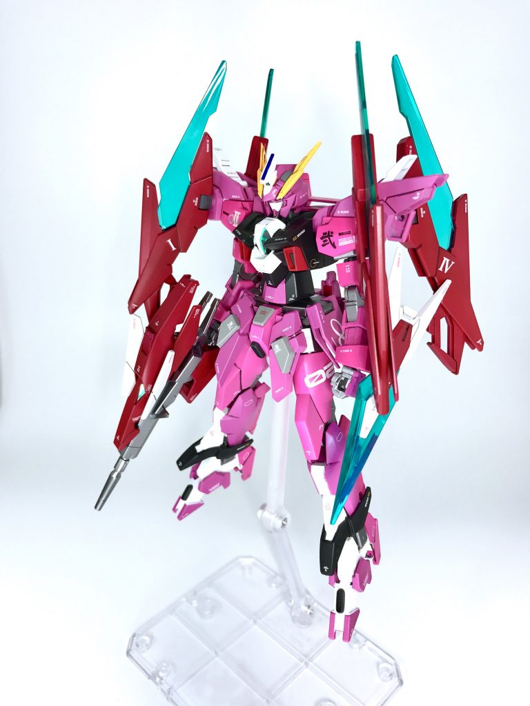 全身ショット。各種デカールをペタペタ。