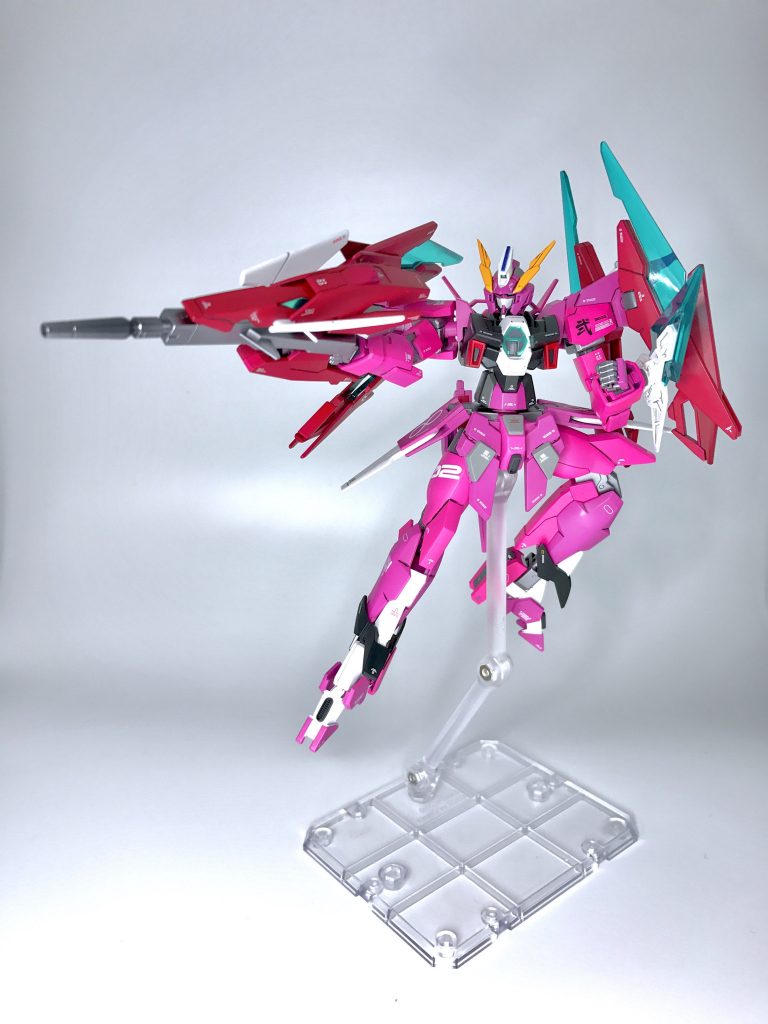 「種撃ち」ポーズを取らせてみましたが、重さですぐに右腕が下がります…