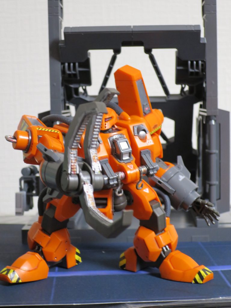 重機にカモフラージュしてたためか、イカついクローが。