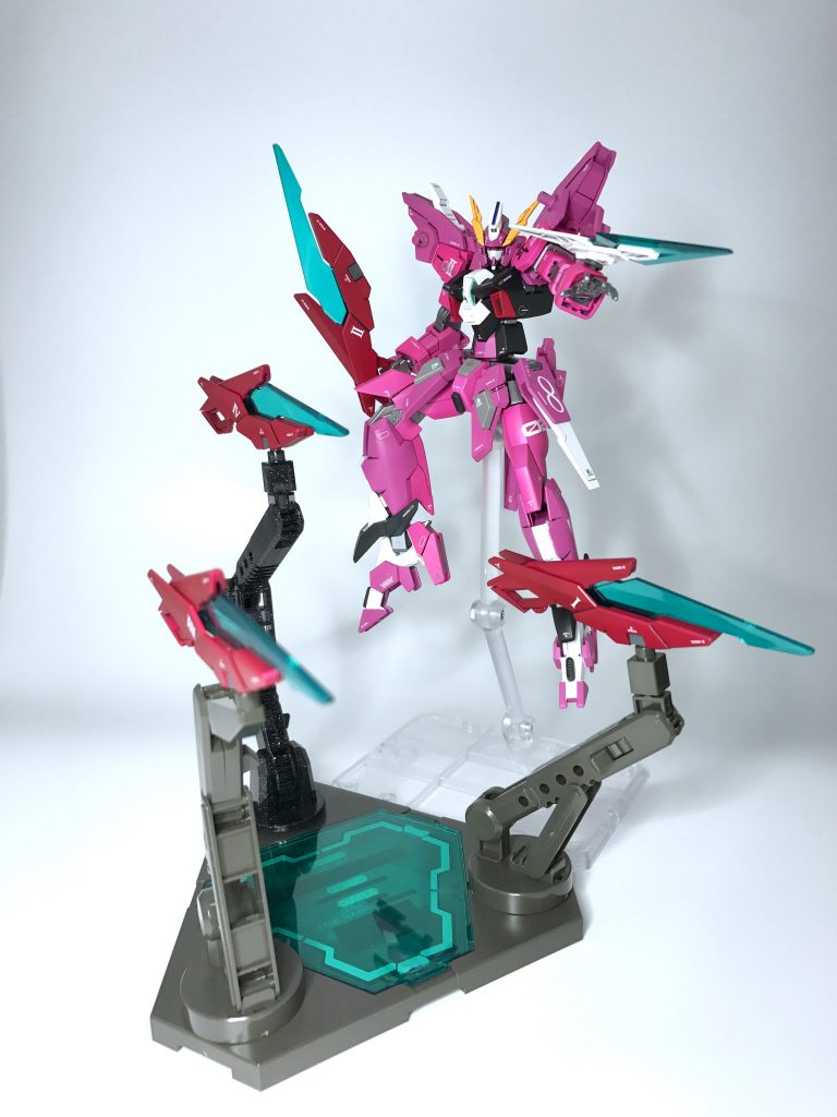 ピンクはガイアカラーのライラックピンクをベースに、蛍光ピンクを混ぜたりしています。濃い赤は、クレオスのマルーンです。