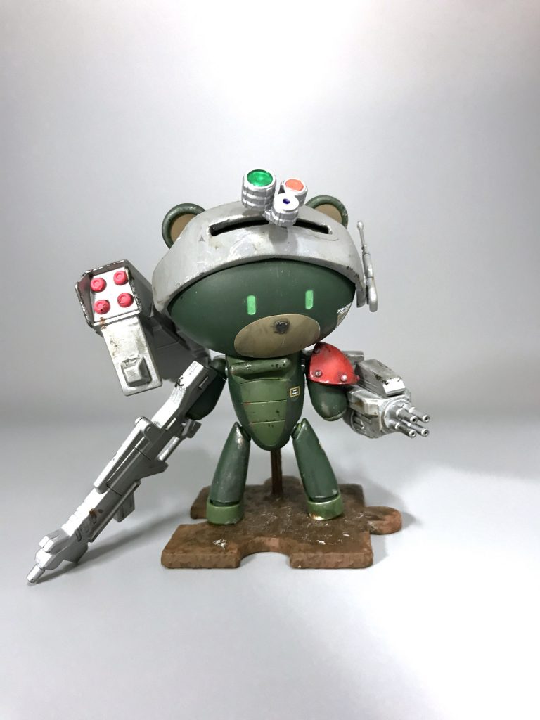 バイザーはネオジム磁石で接続、可動します。