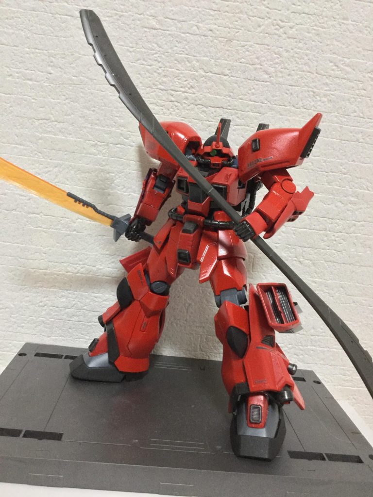 基本の武器はヒートソードとグレイブのみ。腕部にミサイルが内蔵されているが弾が勿体無いと言う理由で使用しない。