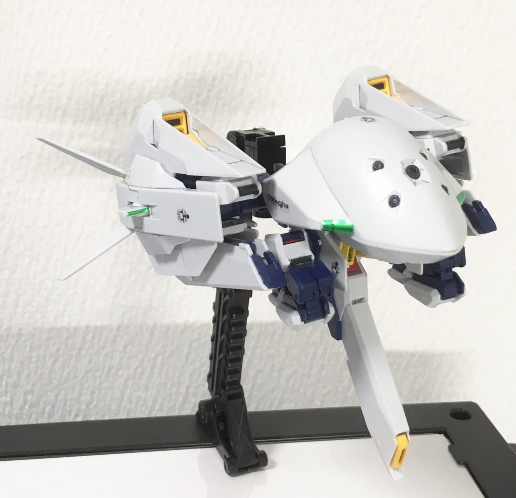 Zガンダムもそうだけど、何をどう変形すればこうなるのか不思議なMA形態。