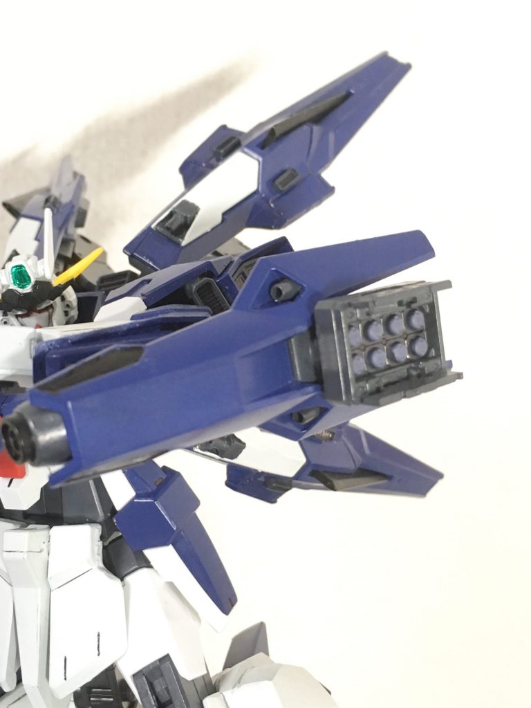 シールドにはビームバルカンと内側先端にビームキャノン装備。
ハードポイントにはオプションでミサイルラック。