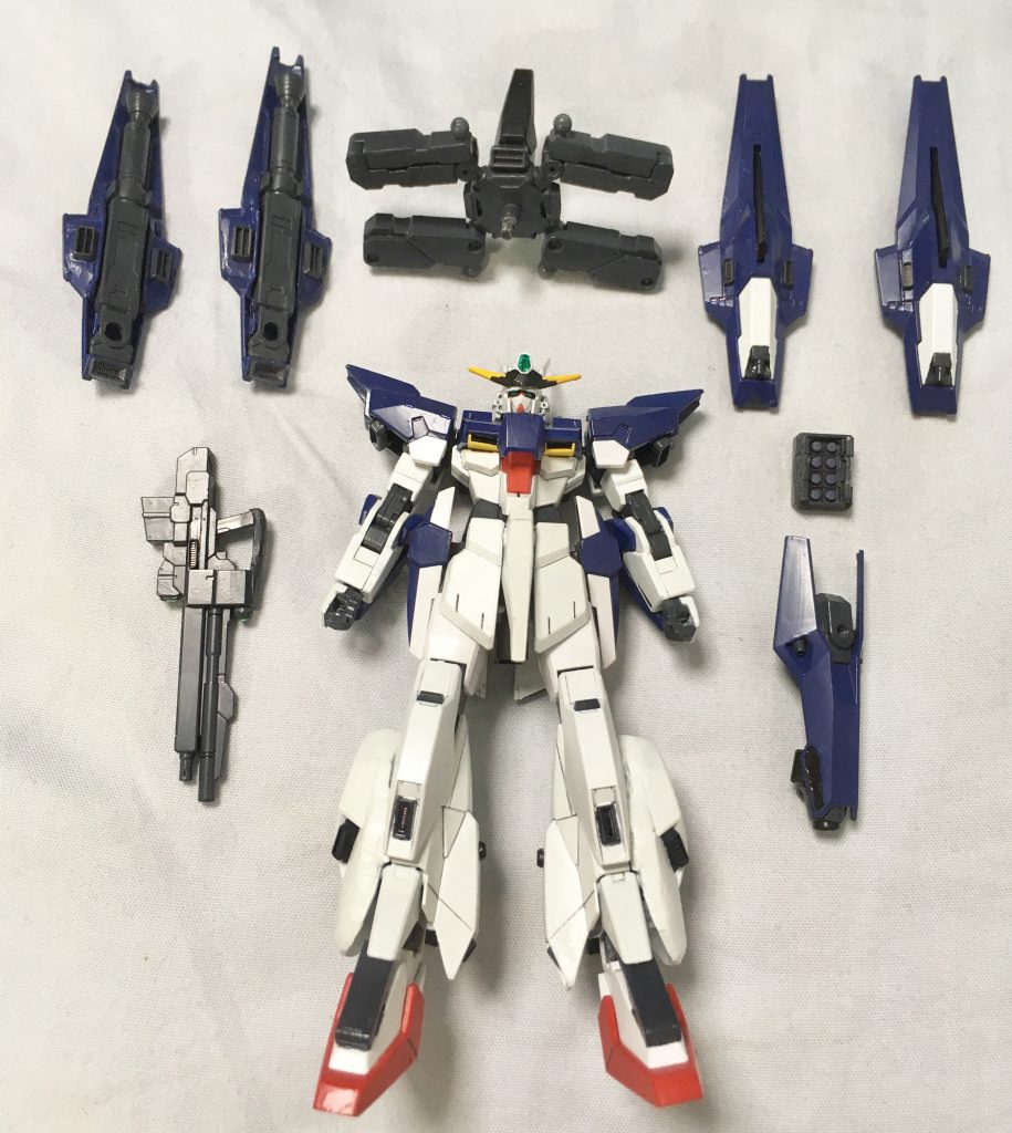 シンプルな装備に見えて色々と武装を仕込んでます