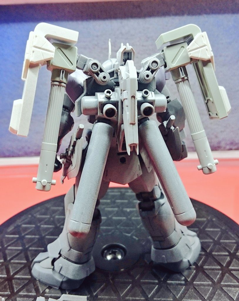 バックパックです。
ゲルググマリーネをベースにビルダーズパーツとザクF2の肩パーツをミキシングしています。