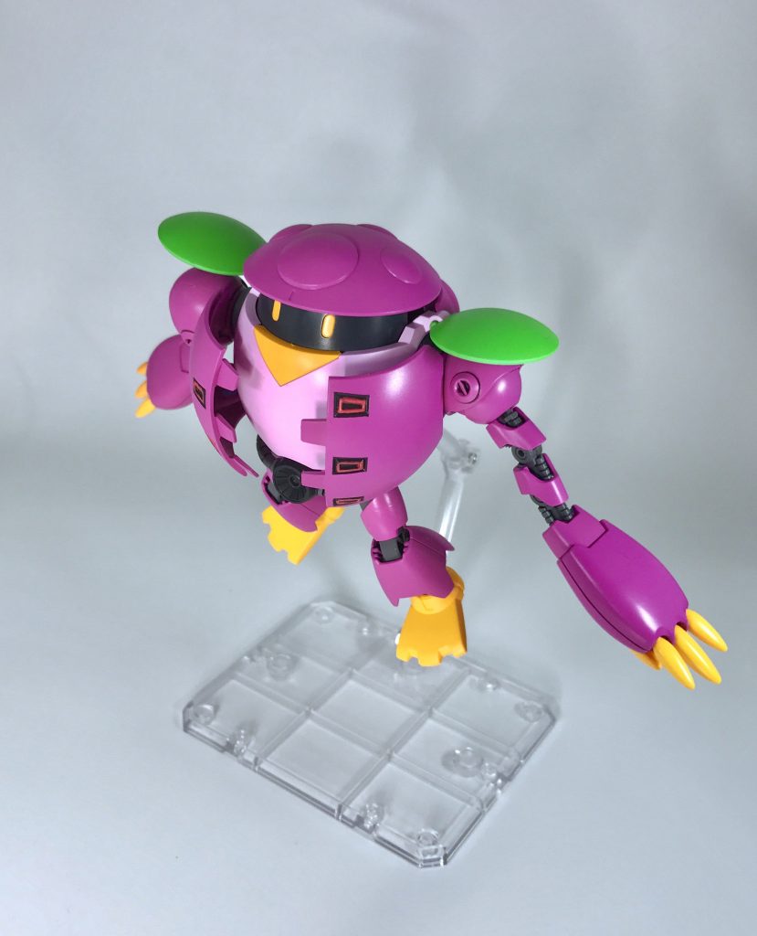 飛べない設定なので、桃太郎の桃のごとく川を泳ぐのが似合いそうです。