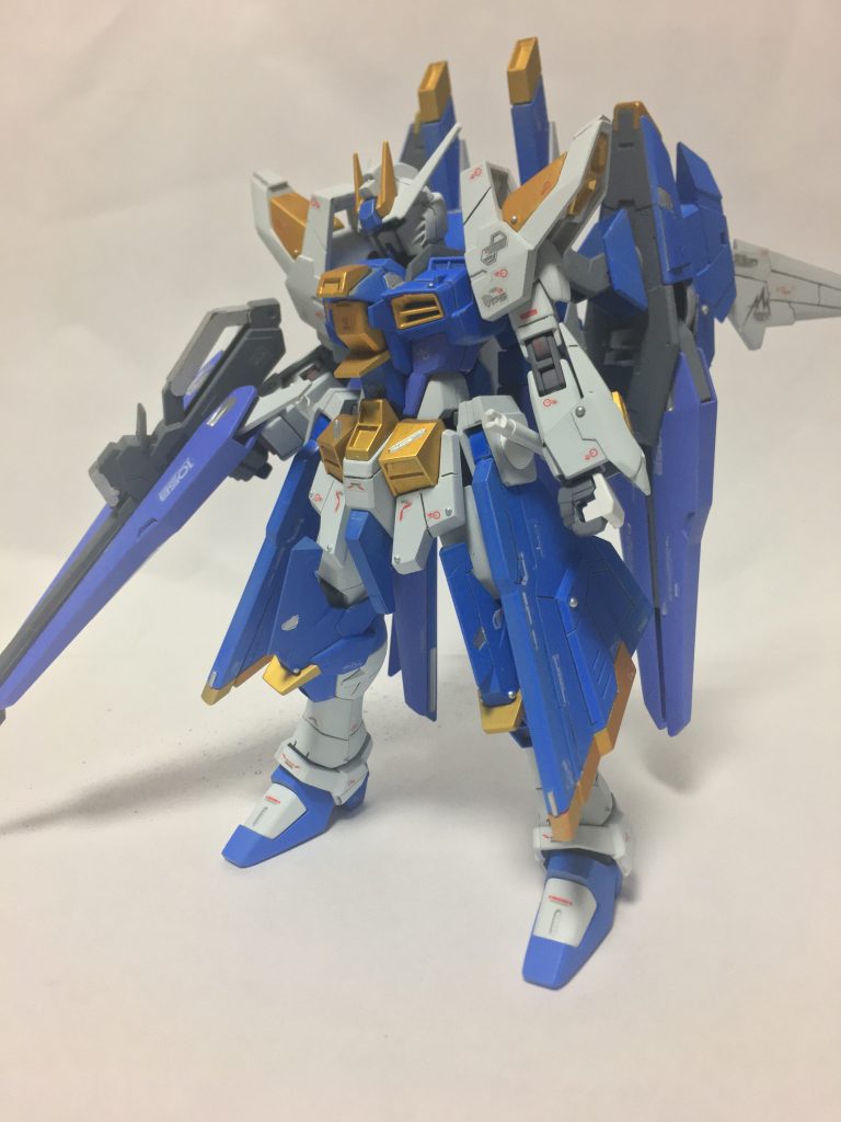 まずは全体像、今回は原型機であるストライクフリーダムのパーツ配置も若干考えております。
関節の赤が気に入らないので(原型機の金色関節もあまり好きではない)まずは関節の色を
変える所から考えました。