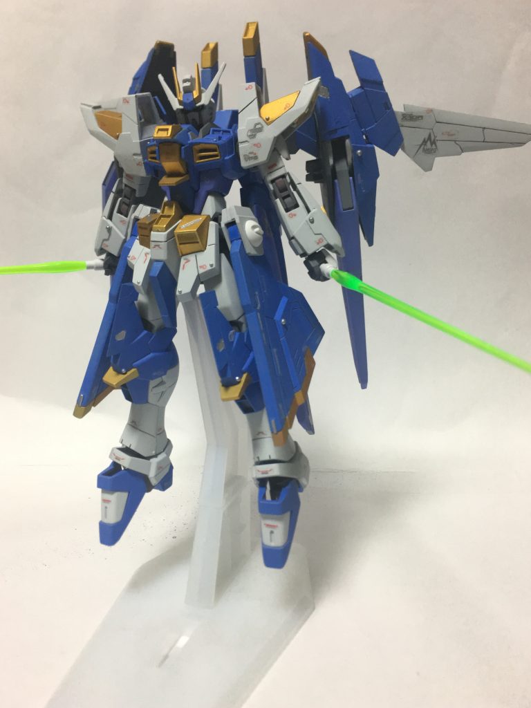 キットでは余剰パーツされているストフリのビームサーベル接続パーツをレールガンに取り付けたので
原型機のように腰にサーベルをマウントできます
サーベル刃はアクセントになると考えグリーンで
撮影忘れましたがちゃんと連結状態もできます