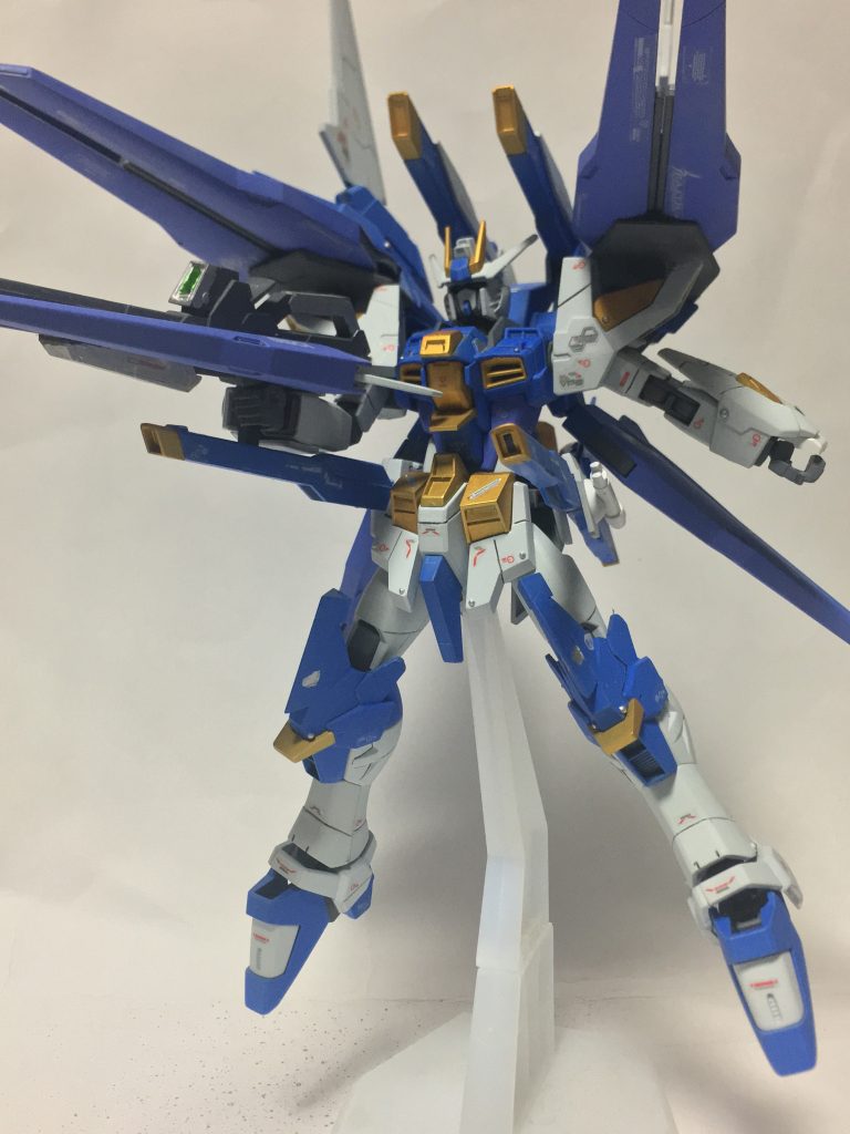 フルバーストっぽく
単純にポーズ取りながら思いましたが
アメストって大気圏内でもドラグーンの銃口を敵に向けることができるのでフルバーストした時も
ロックオン数が増えるからとても凶悪だわねw