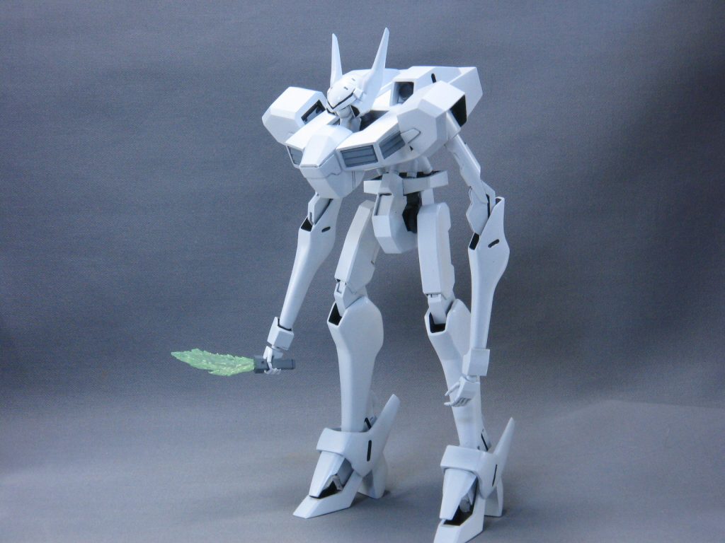 １話限りの登場でも強烈なインパクトがあった機体です。
設定画を基準にフル可動で制作しました。