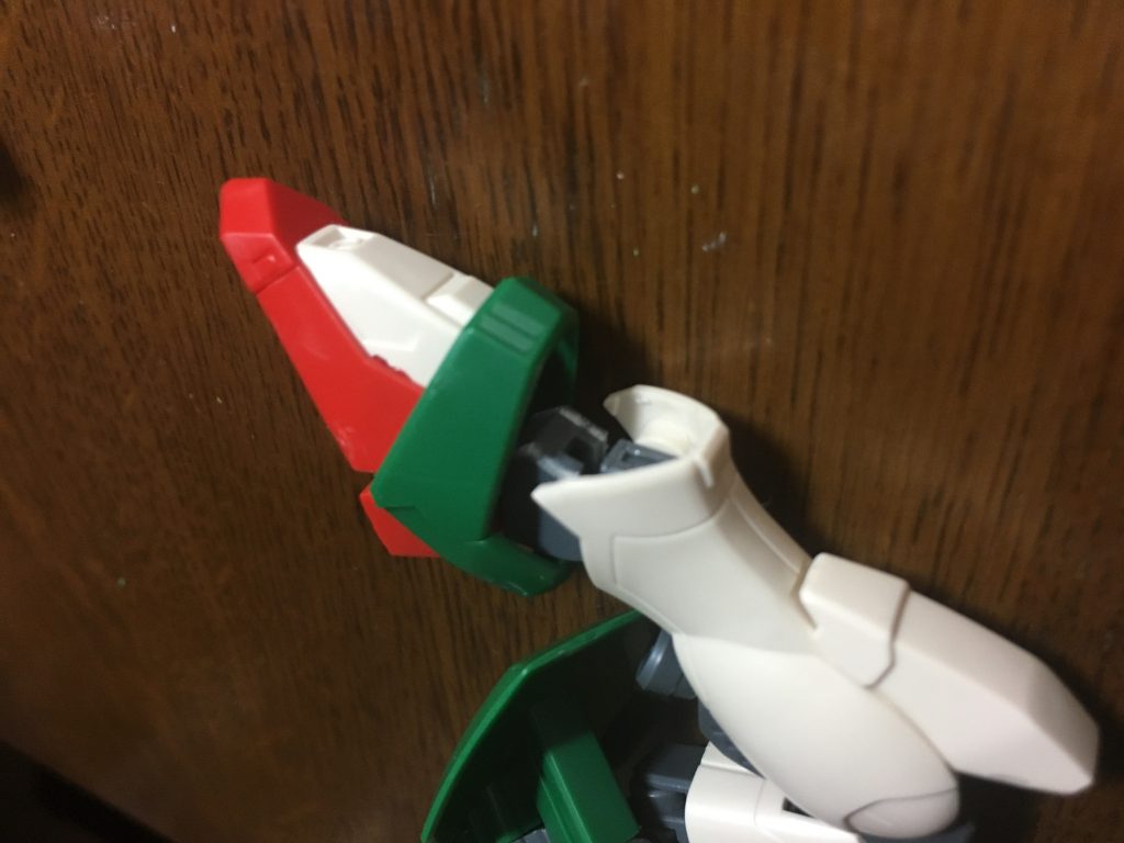 右足首の駆動を改善するためにパーツをカット