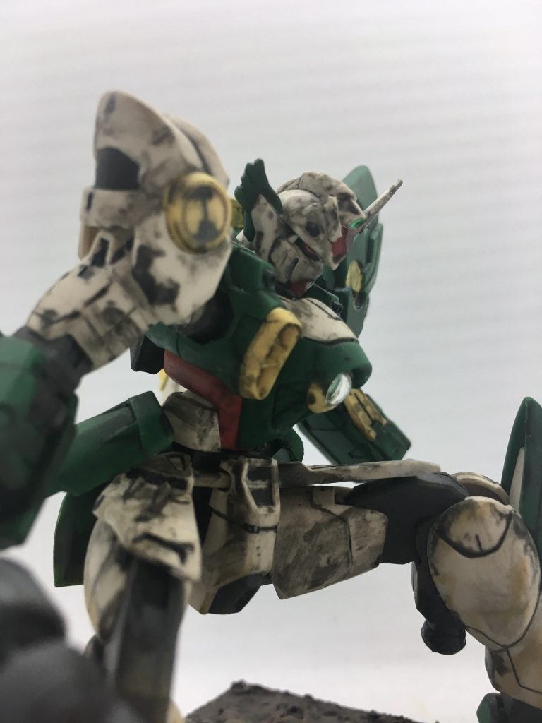 メイン写真の無加工ver。胸のクリアパーツ内部のみシールを使用しています。この輝きを塗料で出すのは難しい