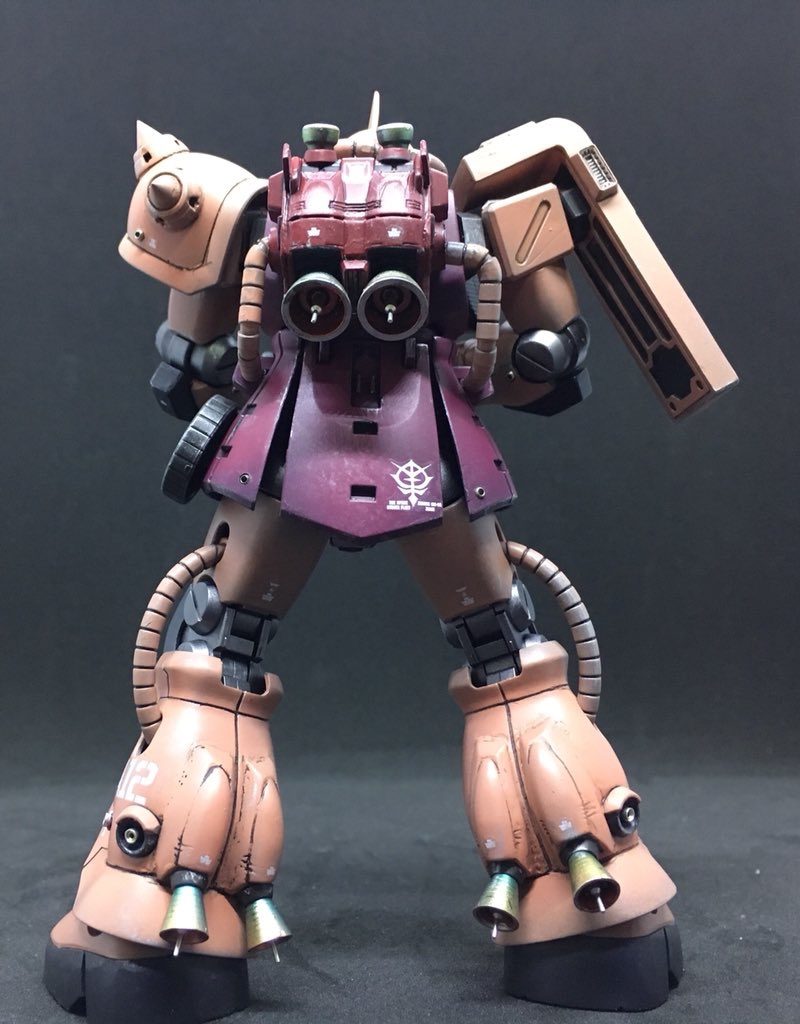 ふくらはぎとランドセルはFGシャア専用ザクから移植バ-ニアは大型化しています。