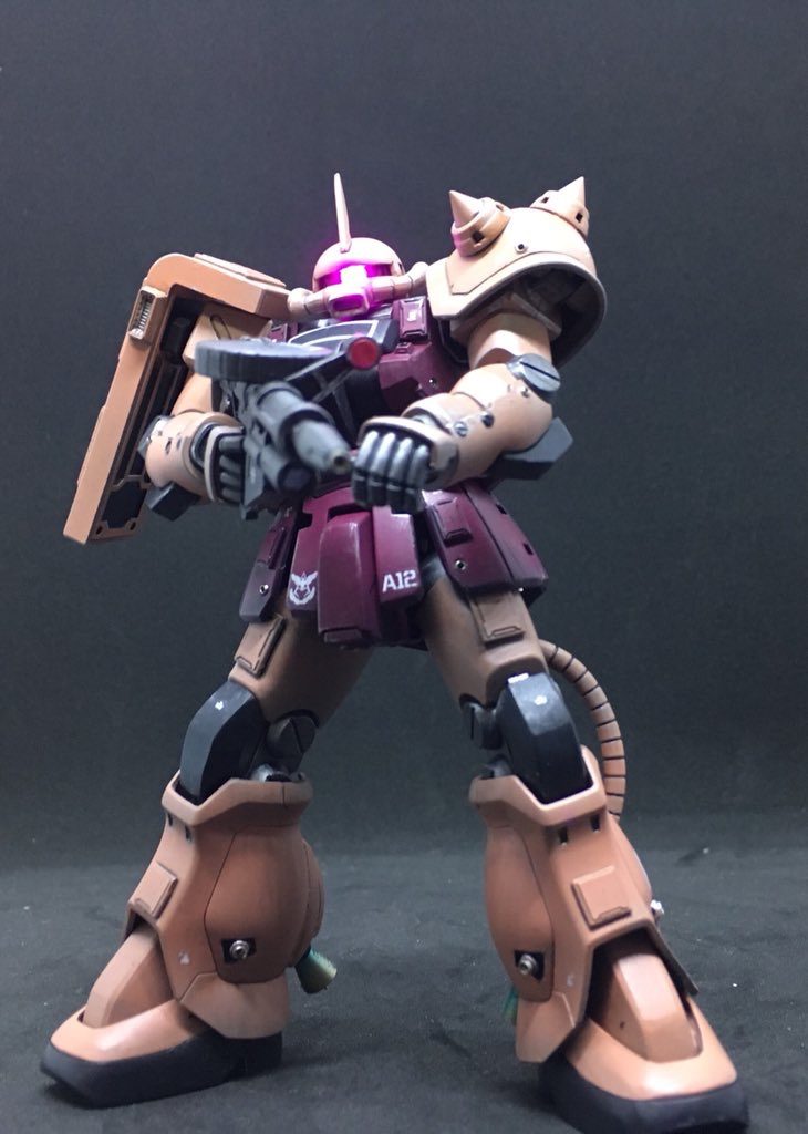 マシンガン装備、マシンガンの銃口は金属パ-ツでディティールアップ。スコープはクリアパ-ツ使用。