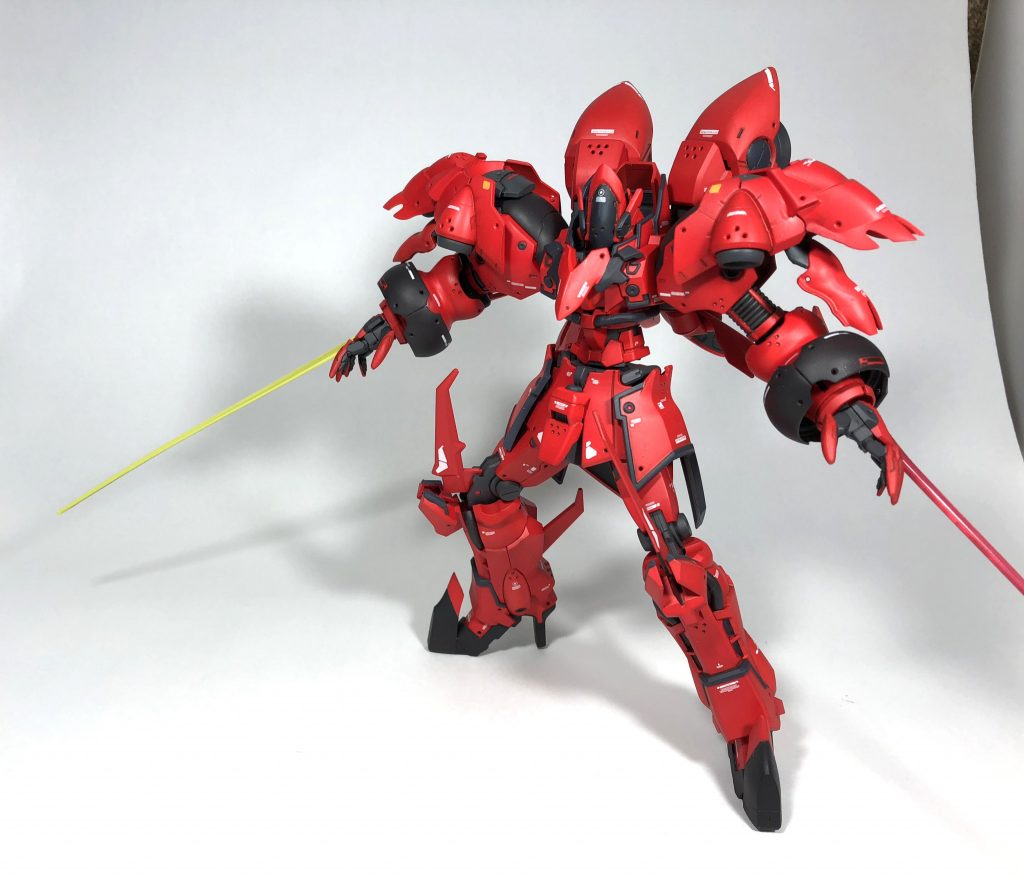 前腕部にメガ粒子加速器とIフィールドジェネレータを搭載しており、ビームガン、サーベルの切り替えの他、花吹雪のようにビームを拡散させる、薄い膜状に固定して拳に纏わせる等、多彩なビームの使用が可能。
ビームの色は、「手のひらの憧れ」特訓後に持っているレモンとリンゴにちなんで。