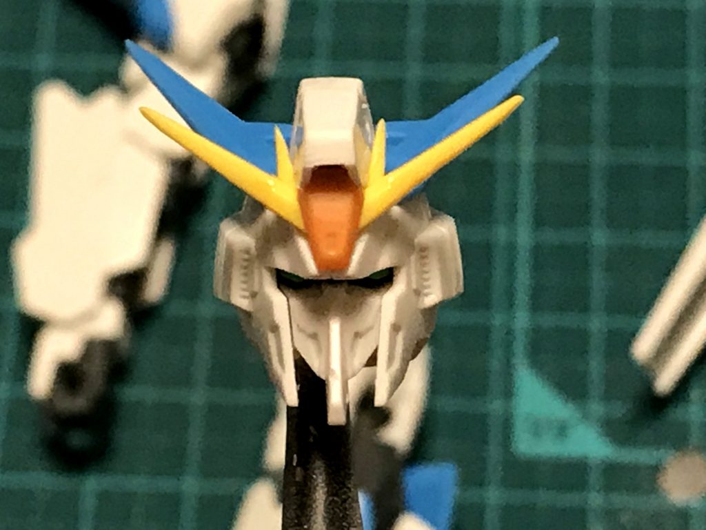 アンテナを鋭利にに仕上げました。
内側の短くて細いアンテナは棒状やすりでかなり慎重に手を加えました。