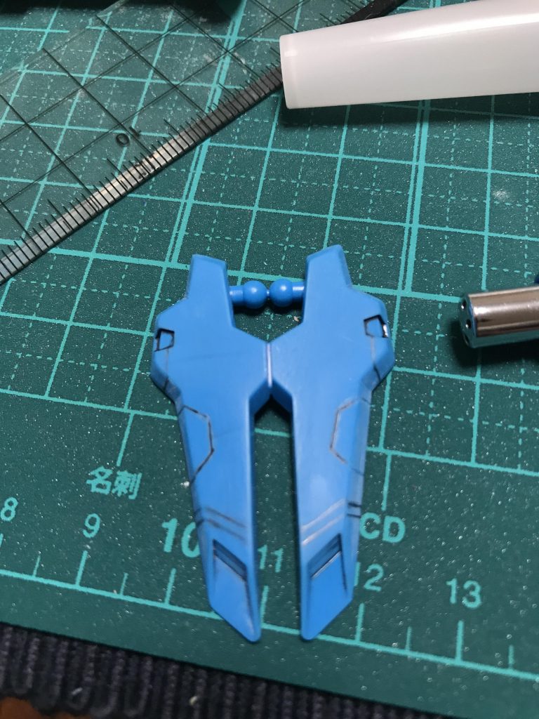 初めてスジボリに挑戦しました!
相当難しかったです・・・。
使用工具はタガネ0.2mmです。結局ガッタガタなっちゃいました。