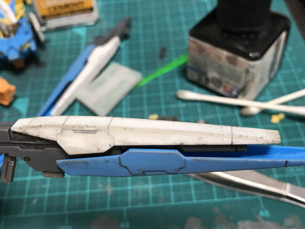 武器のウェザリングの状況です。
白プラへのウェザリングは色がもろに反映されるので、難しかったです。
多少色がついているほうがごまかしが効く感じがしますね^^;