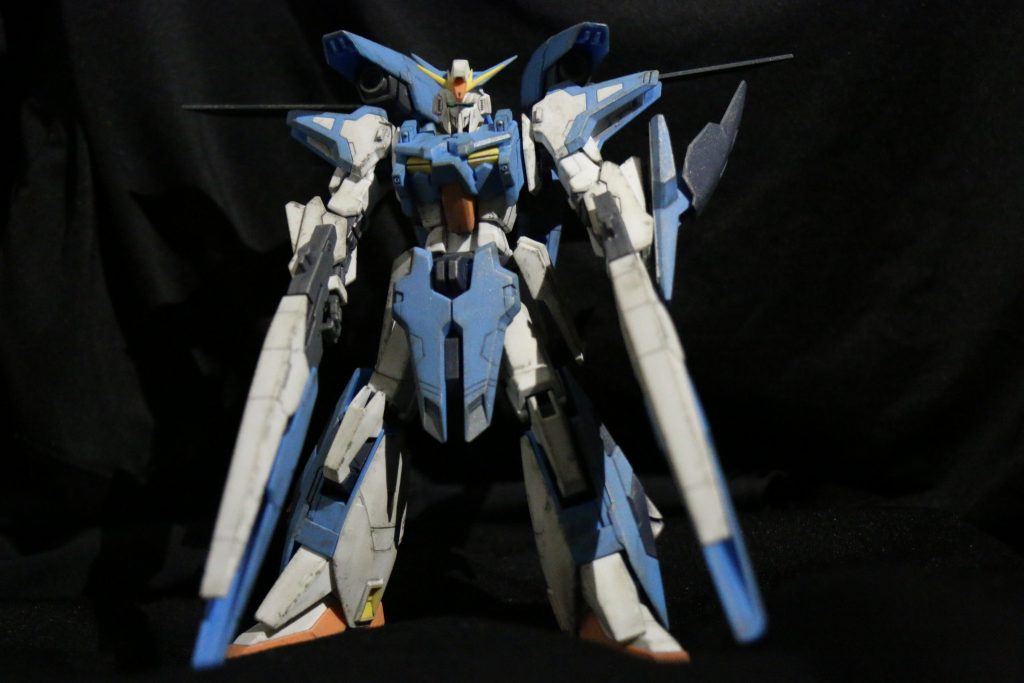 全身です。実はHGシリーズの製作は初めてです。
関節のホールド感は今まで製作したMGより硬くて良いなと感じております。