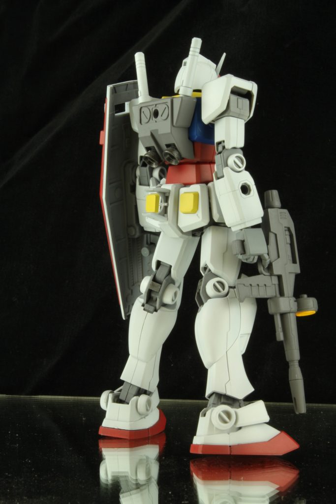 シールド裏は黒、ビームライフルはG30thから流用。