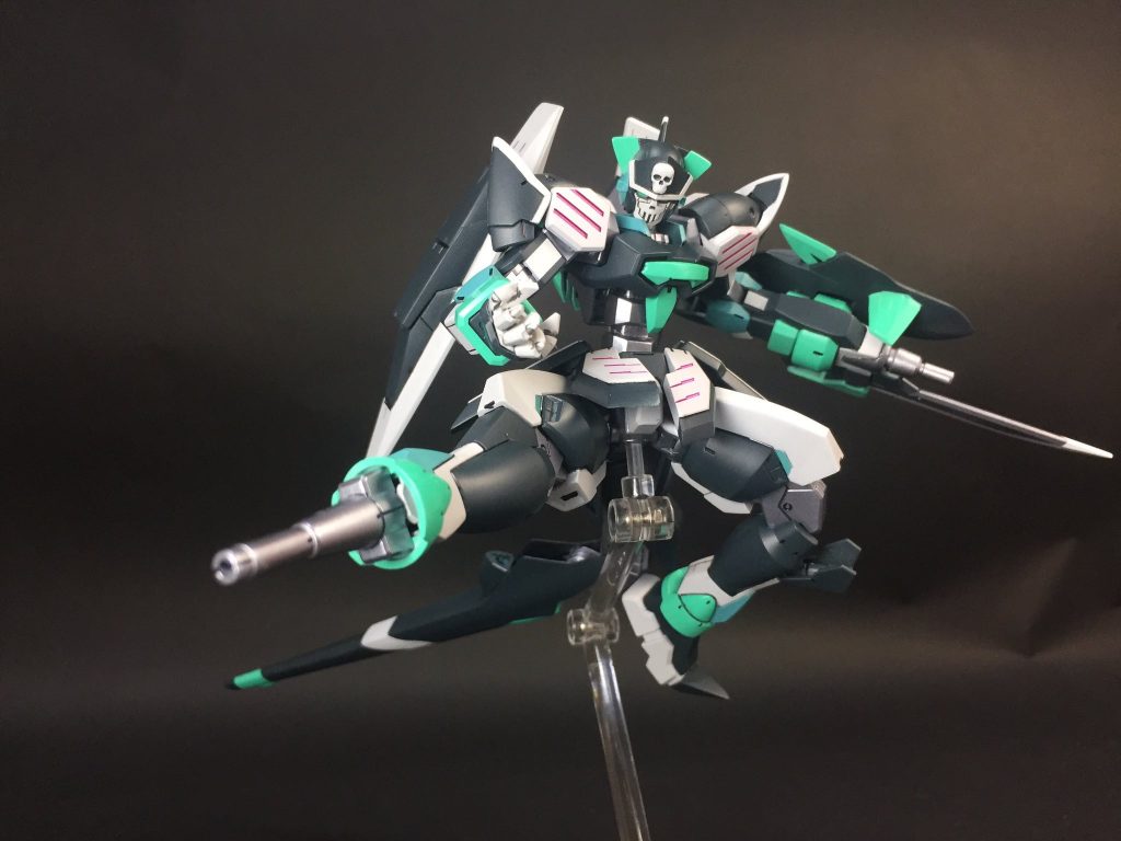 足首には隠し武器のドッズバスターを仕込んでる設定