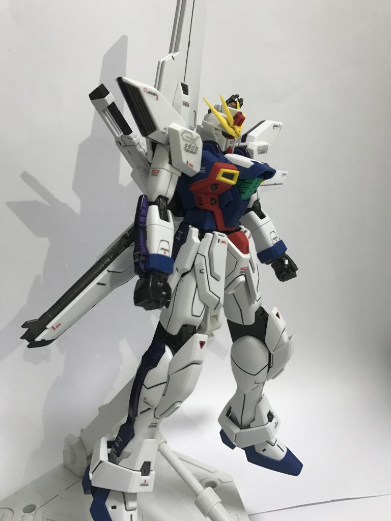 クリアパーツは裏にシルバーを塗布。紫のクリアパーツに対してはびっくりするほど意味がなくて悲しみ。