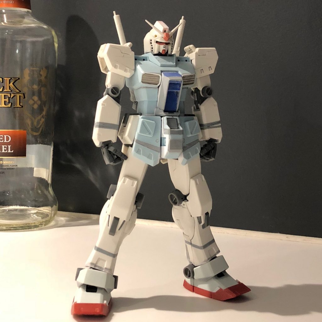 頭部はオリジンガンダム、胴体はジムカスタム、手足はカトキガンダム、足首はプレバンのジム2ユニコーン版を使用しました。