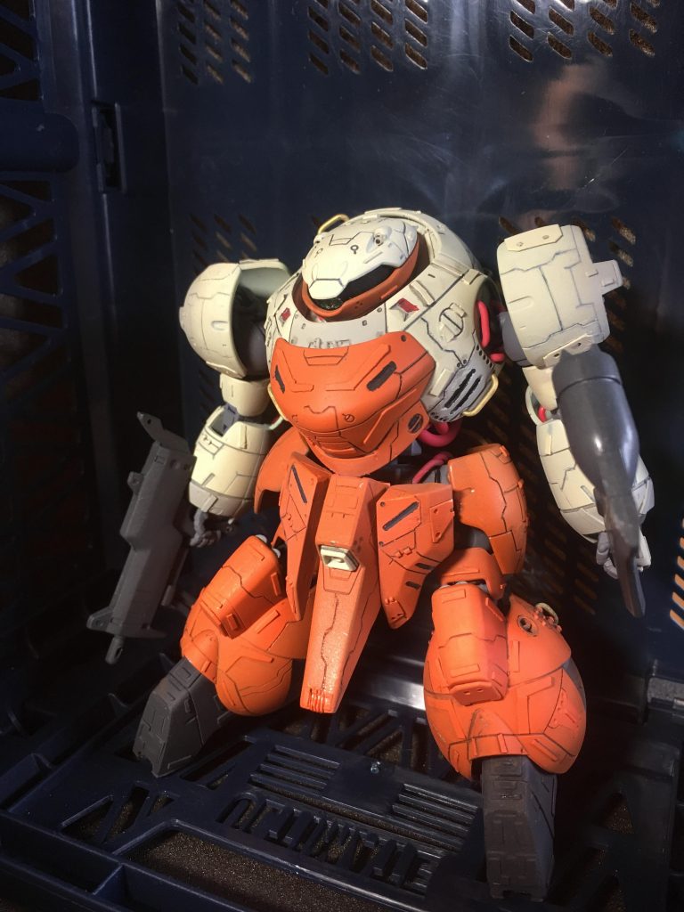 塗装後の立ちです。白はクリーム色寄り、オレンジはほんの少しだけ黒を混ぜました。