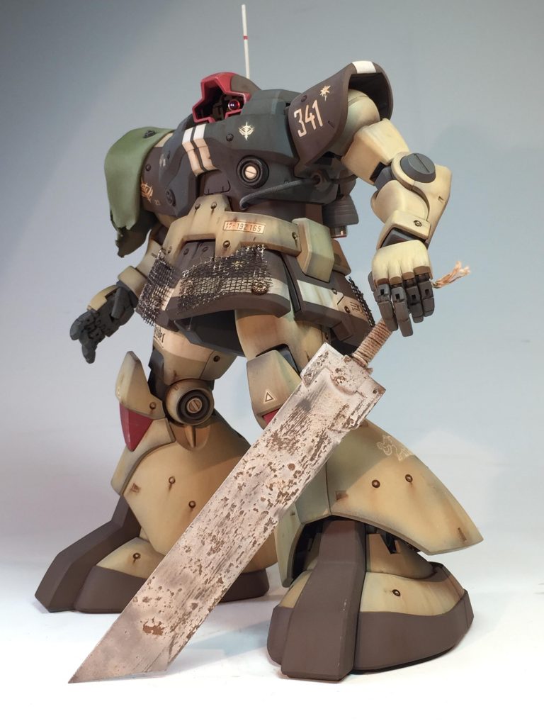 当時とても好きだった大剣も製作しています。かなりいろいろと考えた塗装ですが、最終的には、湿気を利用したカブり+油彩+ピグメントで落ち着きました。