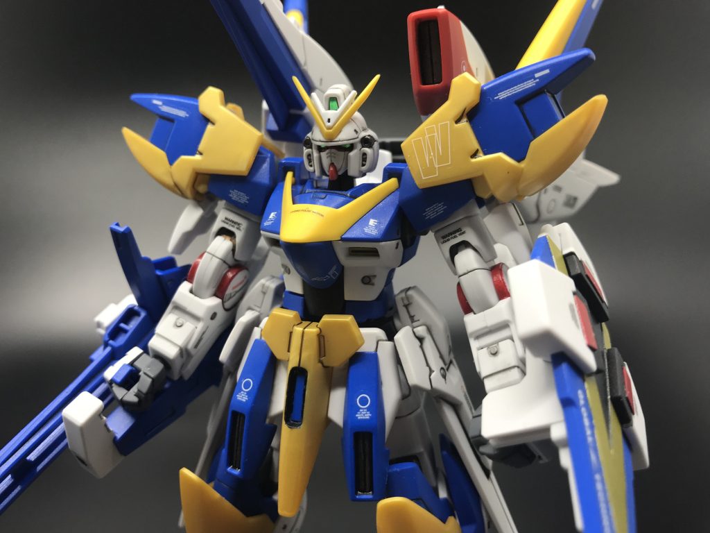 ひじ関節を赤く塗ったのがポイント。ひじに白いラインが入ったのもポイント。