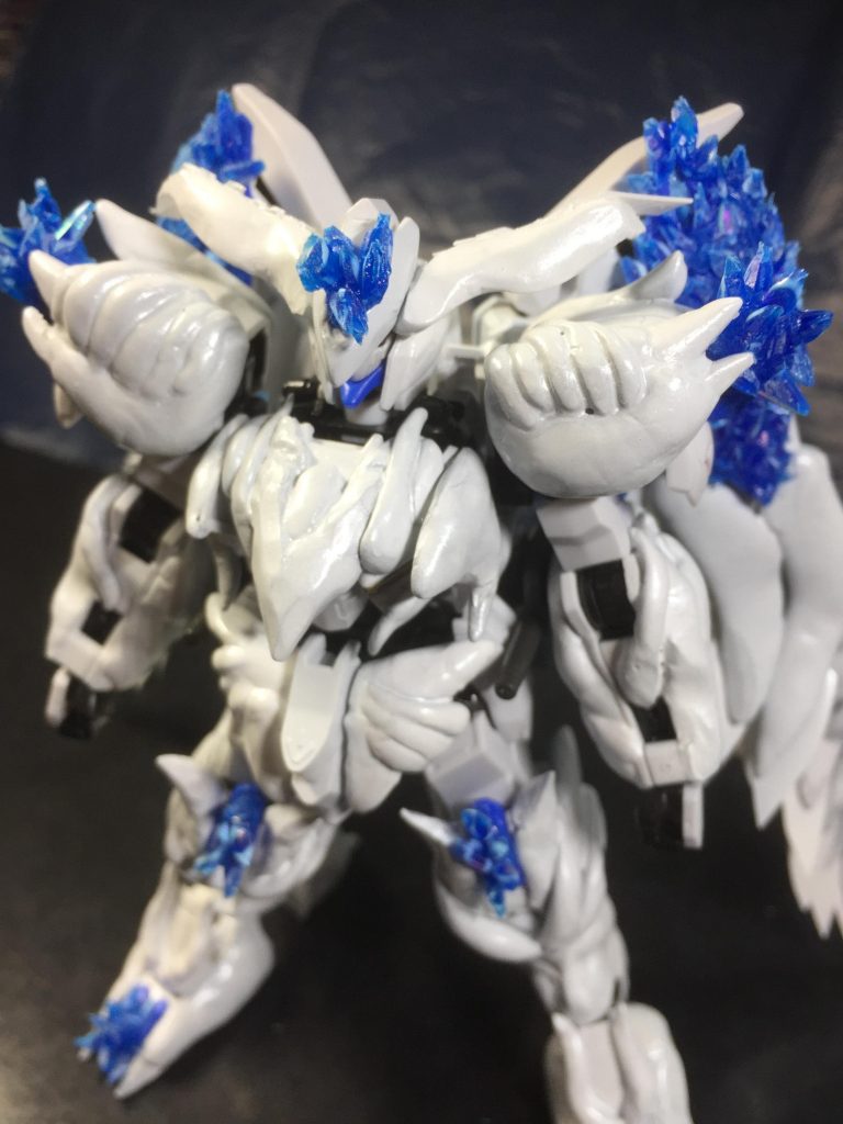 マクギリスと宇宙怪獣は自由気ままに太陽系を旅しており、宇宙怪獣自身もこの新しい体を気に入っている。宇宙怪獣は種族の中でも特に気性の激しい個体であるが、そもそも、この種族自体が争いという概念が薄い種族でもある。
ということで、融合した宇宙怪獣さんはマクギリスのことをどう思っているか、インタビューしてみましょう
宇宙怪獣さん、マクギリスのことはどう思われていますか?
「マクギリス、マイフレンド」
終