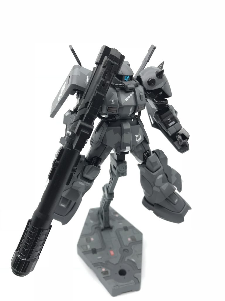 バズはMGフルアーマーユニコーンから1つ流用。HGに持たせると、それはそれは存在感のある重量武器に