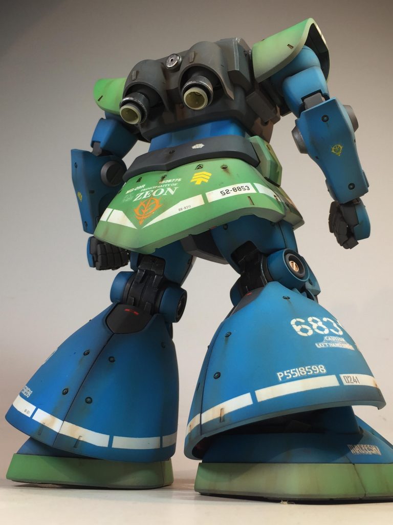 サーベルの基部を改修し、ビームバズーカをマウント出来る形としています。