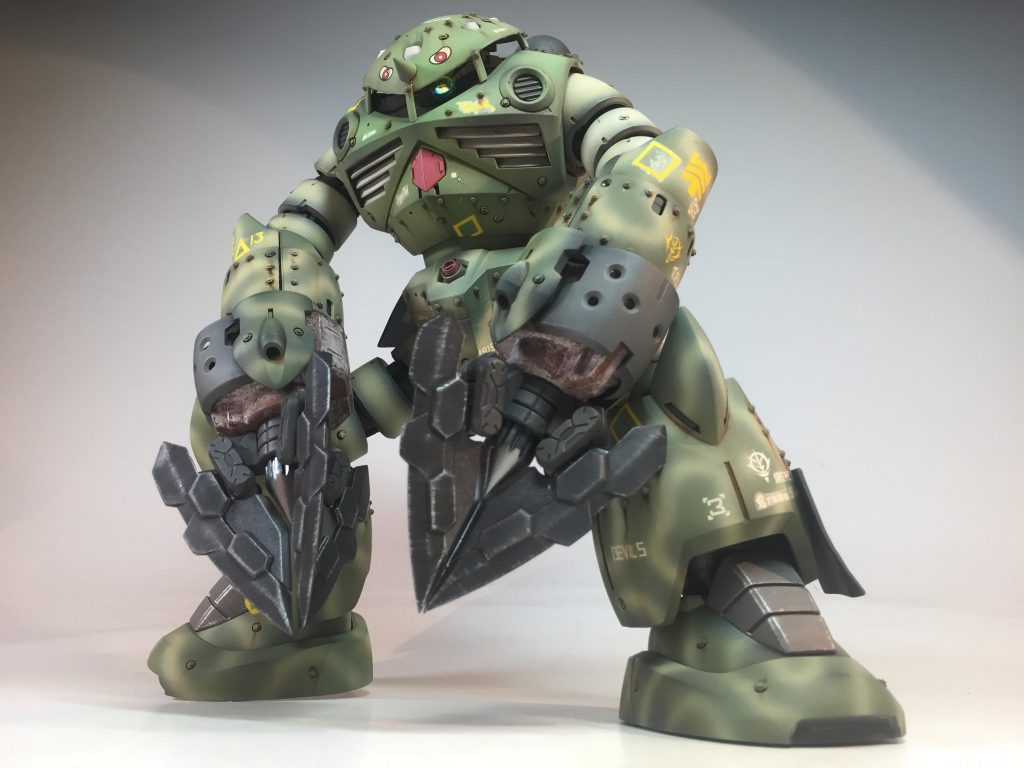 大型の爪は迫力があり、何より一番のアピールポイントとなっております。