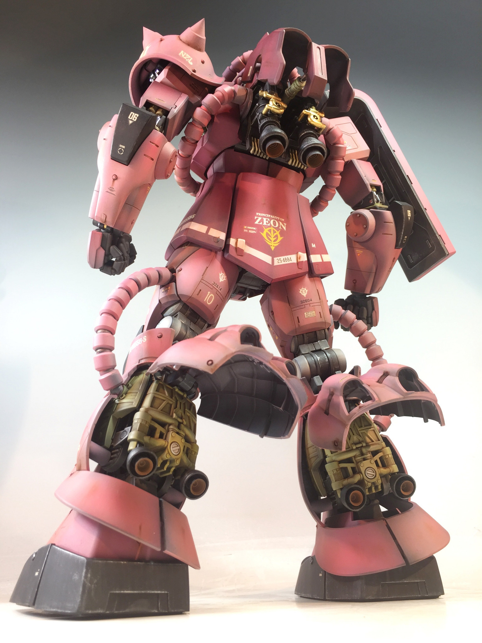 PG 1/100 MS-06S Char Aznable｜Kcriatesさんのガンプラ作品｜GUNSTA