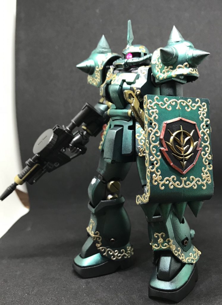 オリジナルの大型スパイクシールドも作成しました。